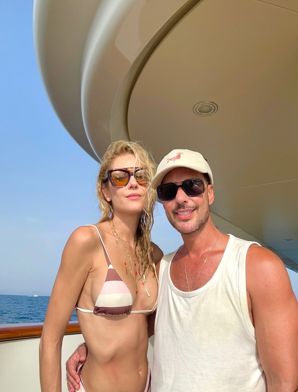 Nicole Bahls, Mariana Goldfarb, Gianne Albertoni e mais amigos passeiam de iate pela Sardenha, na Itália — Foto: Reprodução/Instagram