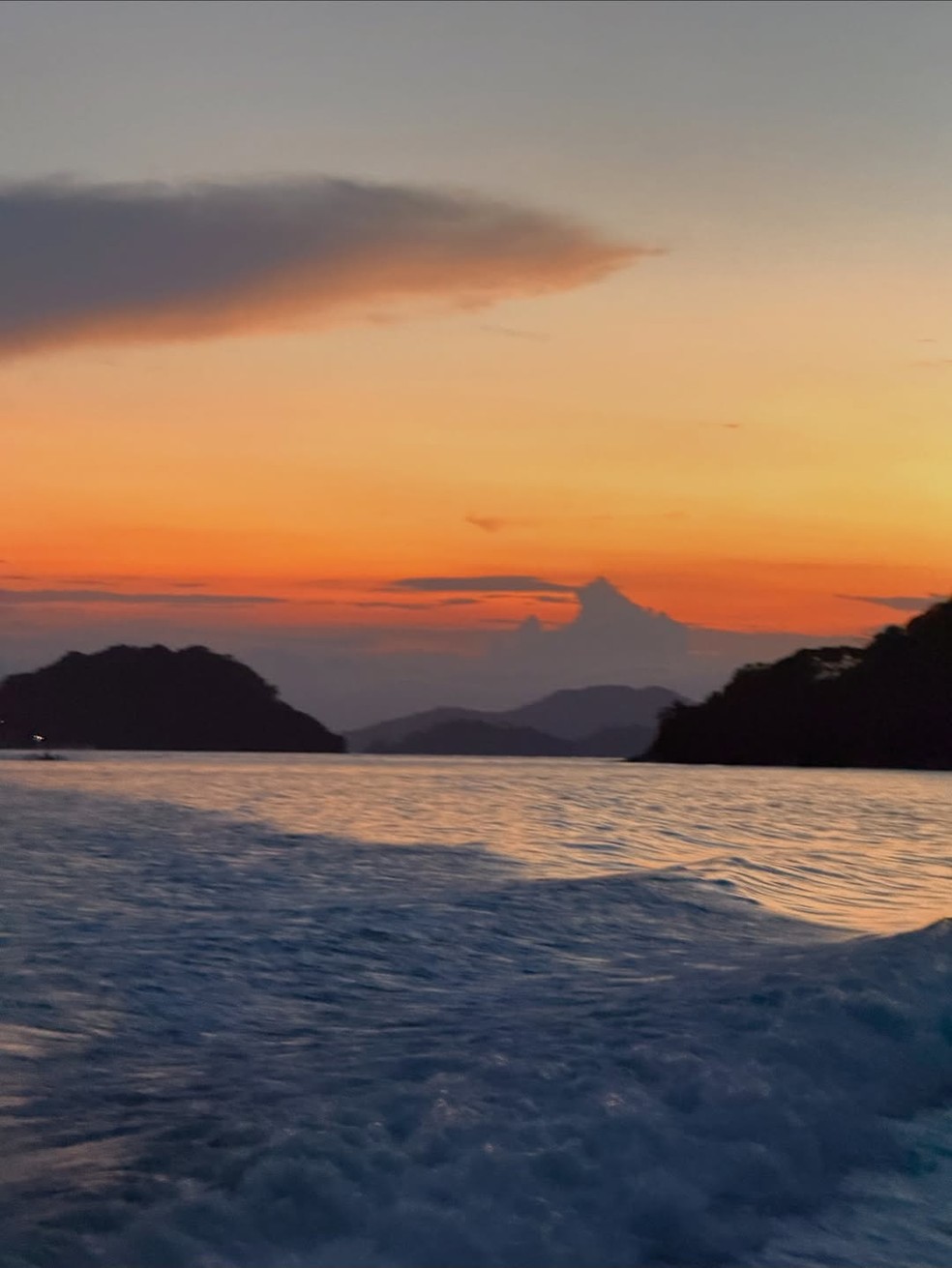 Hariany abre álbum de fotos — Foto: Reprodução/Instagram