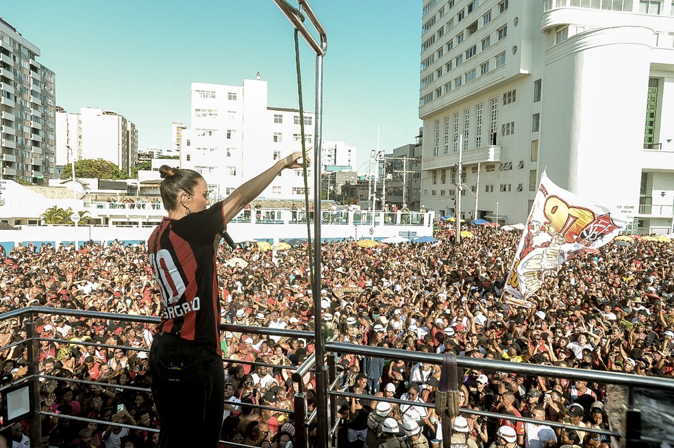 Ivete Sangalo, Léo Santana, Popó Famosos comemoram acesso do Vitória nas  redes sociais, vitória