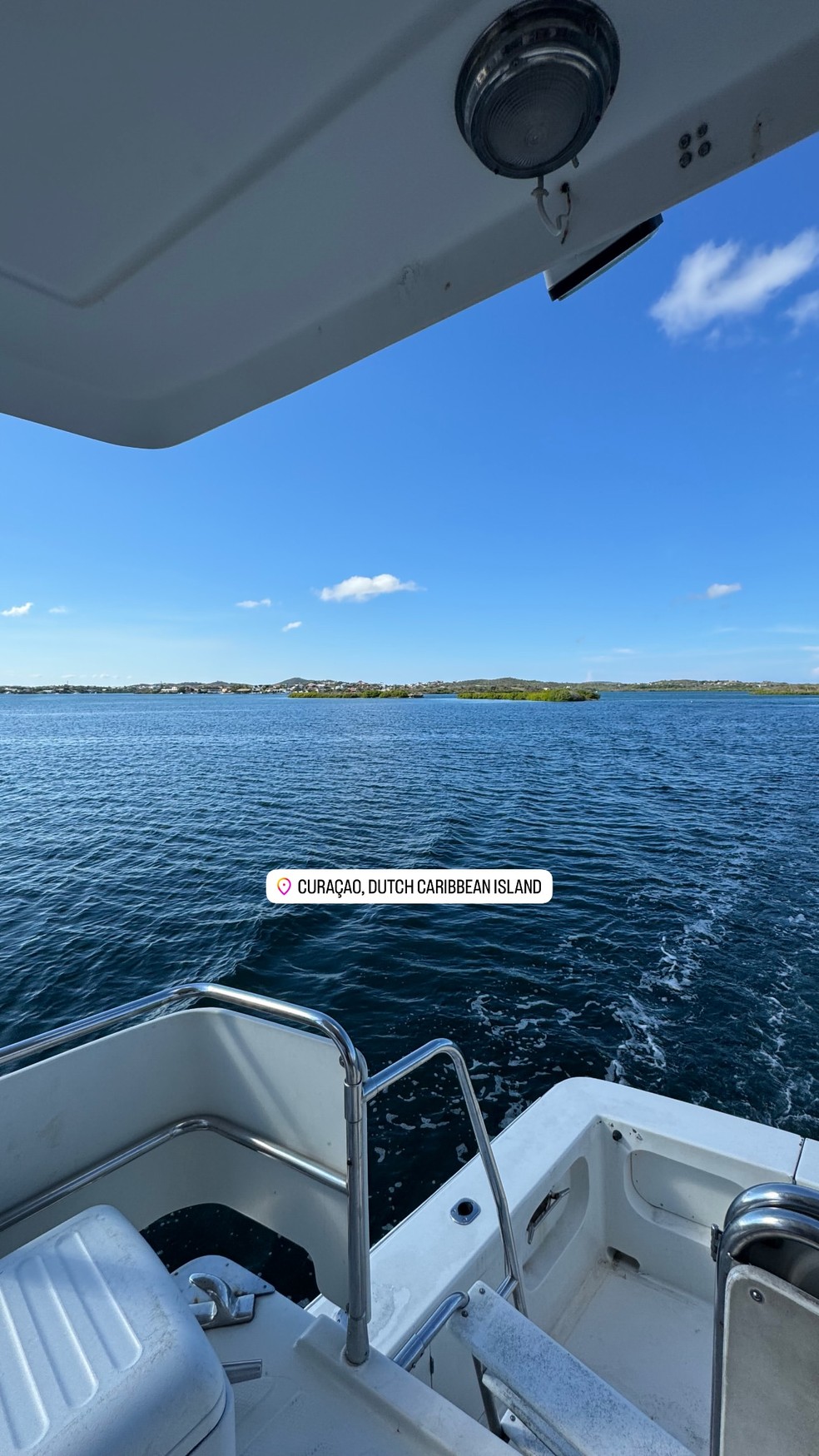 Pocah, Gabi Prado e Sarah Andrade curtem passeio de lancha em Curaçao, no Caribe — Foto: Reprodução/Instagram