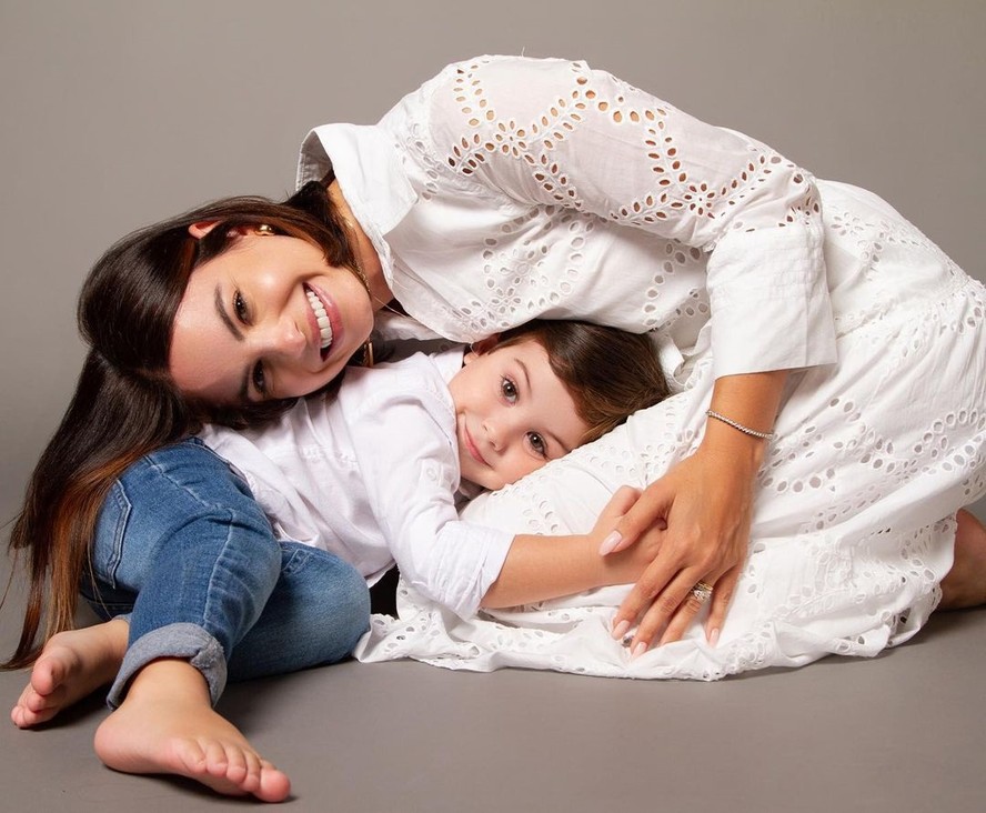 contioutra.com - Sthefany Brito revela doença inesperada que a arrebatou após o nascimento dos filhos