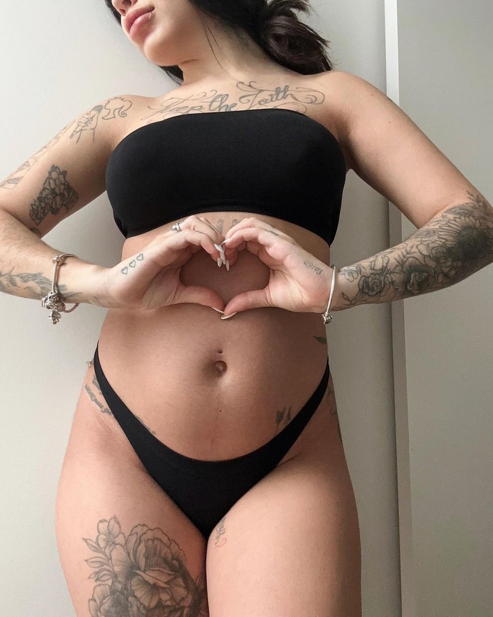 Mc mirella grávida nua