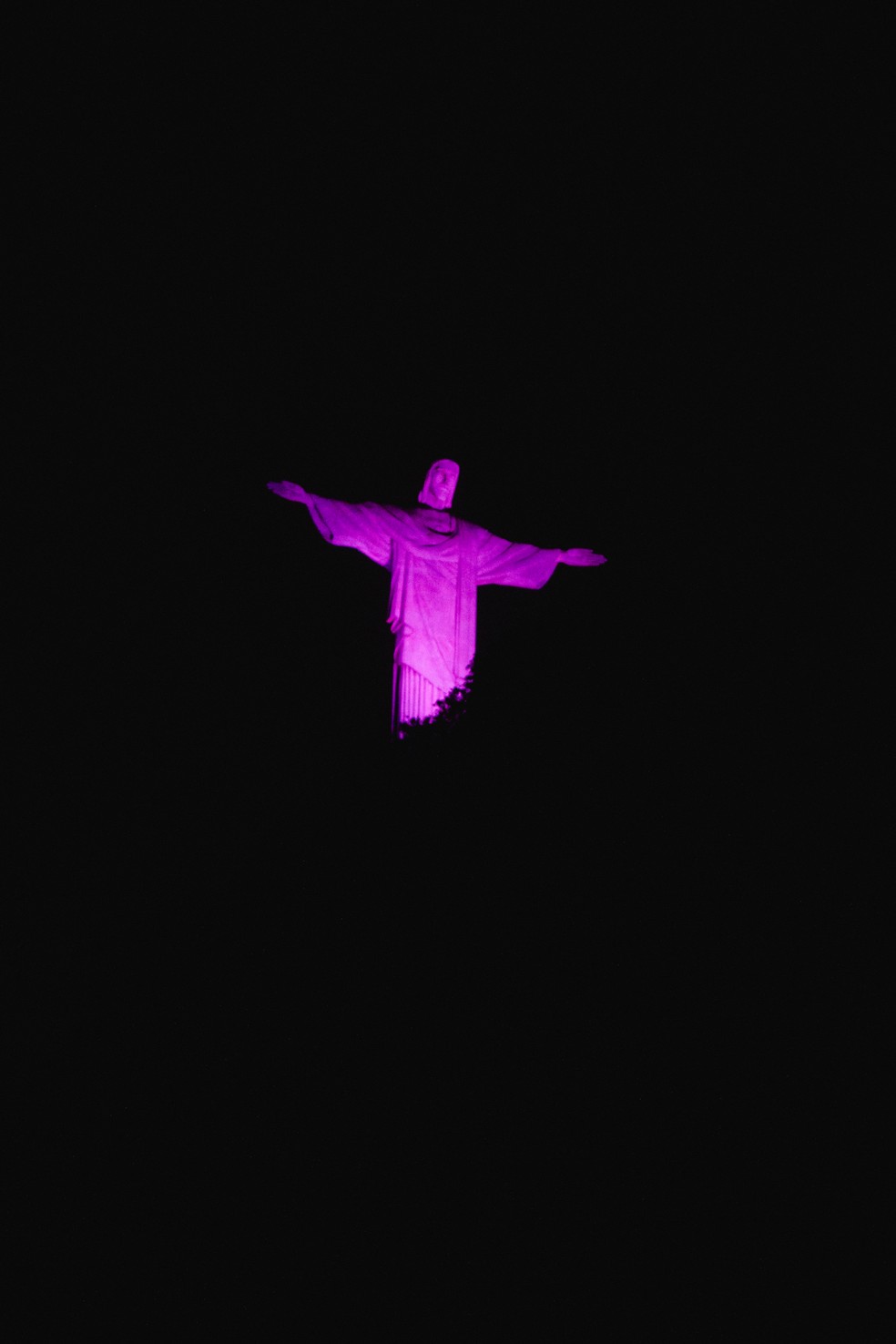 Cristo Redentor iluminado pro Outubro Rosa — Foto: FIRMA AVI Imagem