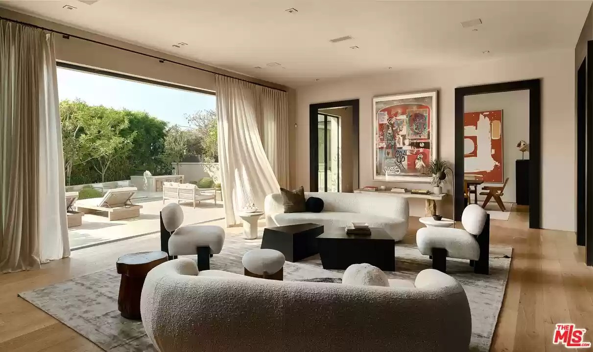  Kylie Jenner e Travis Scott colocam mansão em Beverly Hills à venda por US$ 21,9 milhões — Foto: Realtor