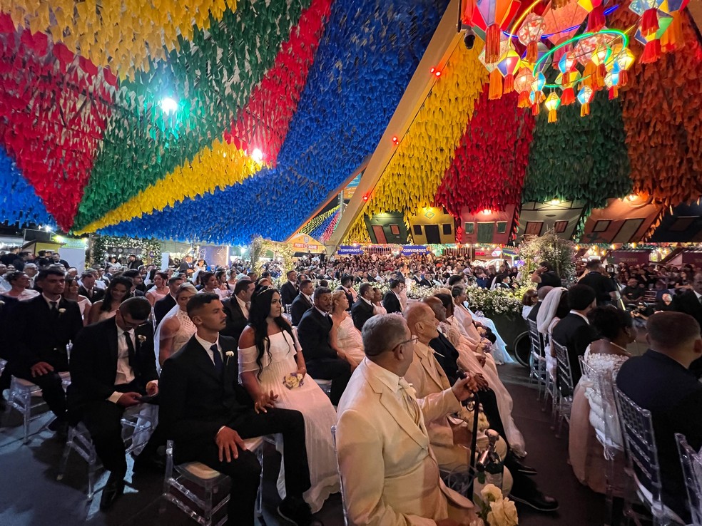 Cem casais dizem 'sim' em casamento coletivo do São João 2025 de Campina Grande — Foto: Divulgação/Natasha Leoni e Thallys Andrade/ Arte Produções