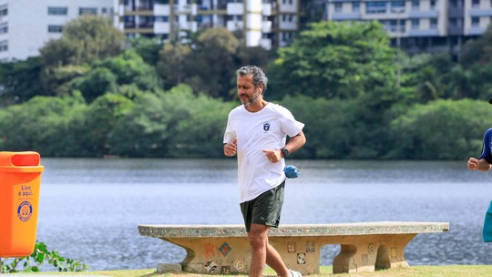 Marcos Palmeira corre na Lagoa Rodrigo de Freitas, zona sul do Rio