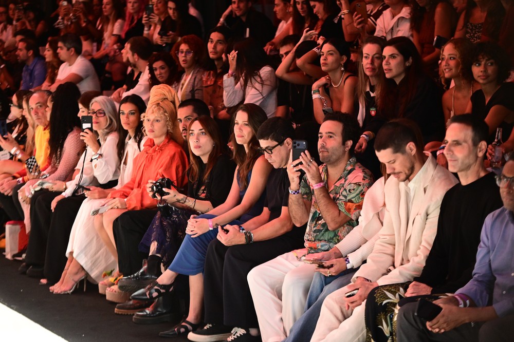 Ex-casal, Alane e José Loreto assistem a desfile da Rio Fashion Week na ...