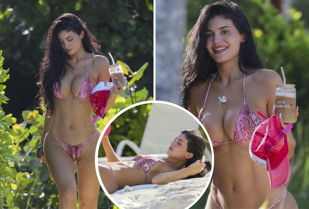 Kylie Jenner renova bronzeado em praia no Caribe e chama atenção com biquíni cavado de estampa python — Foto: The Grosby Group