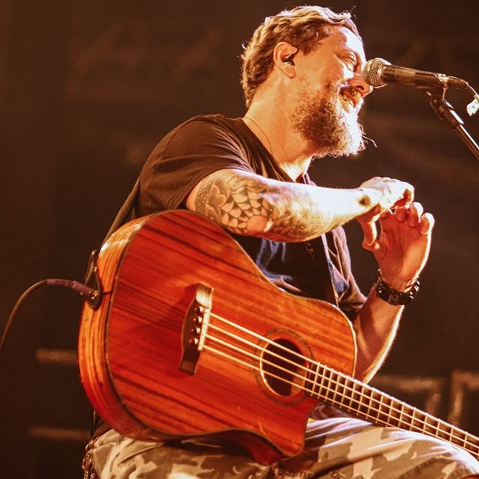 Morre Canisso, baixista do Raimundos, aos 57 anos