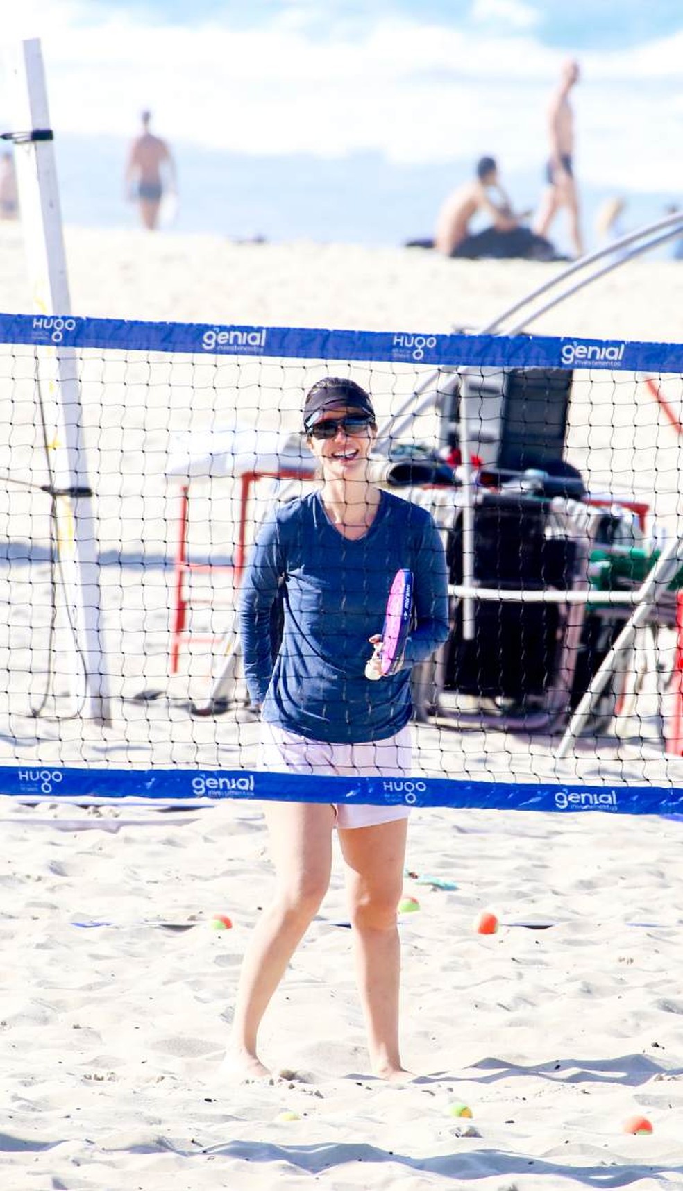 Nathalia Dill aproveita manh&atilde; de sol no Rio para se exercitar na praia &mdash; Foto: JC Pereira/ AGNEWS