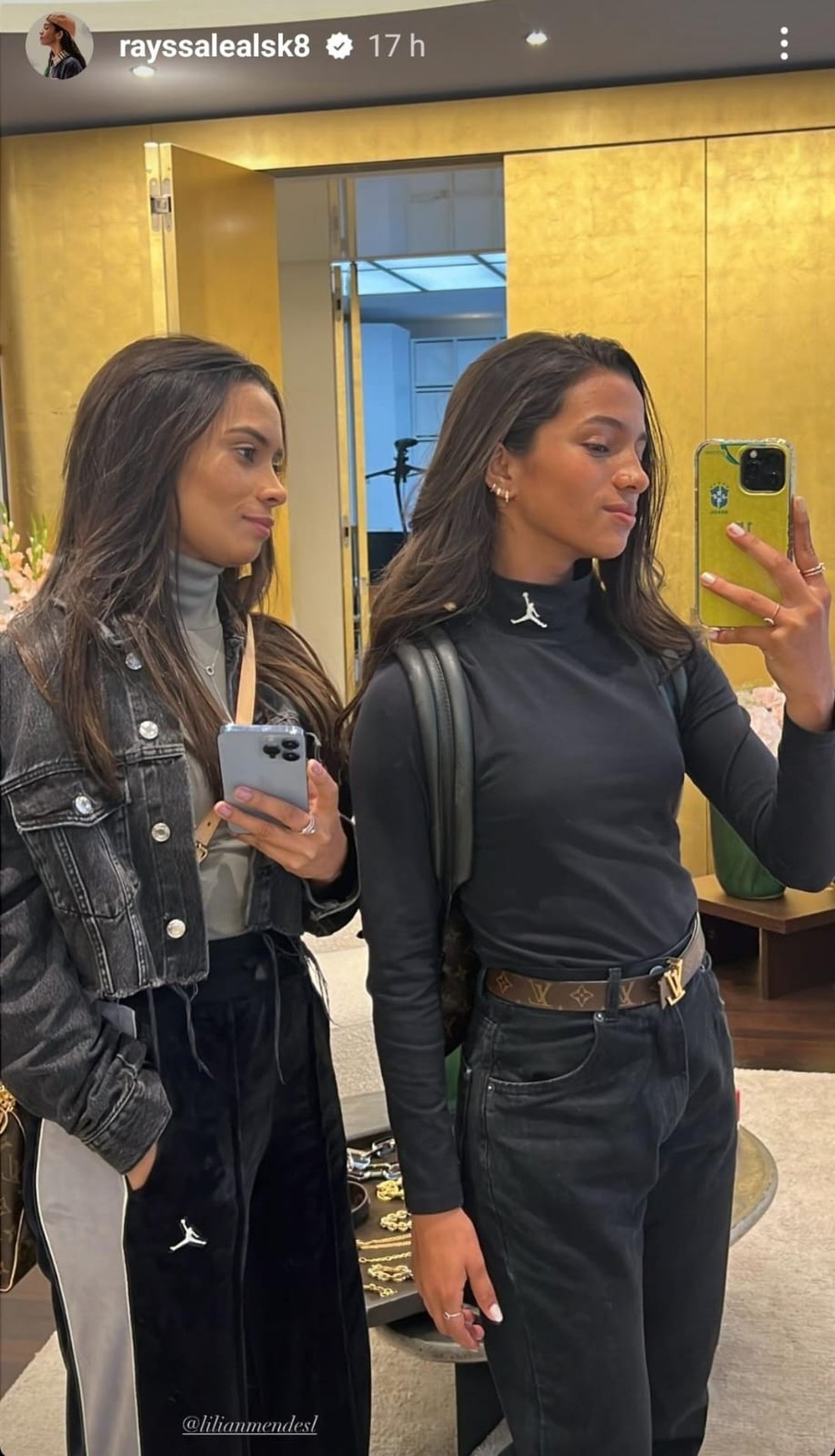 Rayssa Leal e sua mãe em Paris — Foto: Reprodução