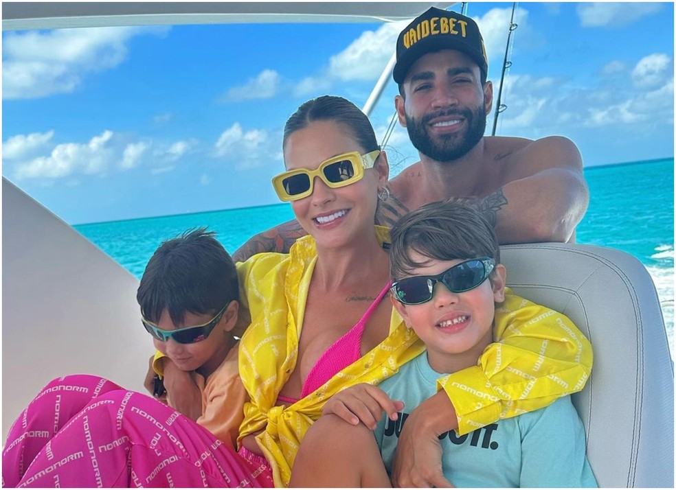 Gusttavo Lima e Andressa Suita com os filhos — Foto: Instagram