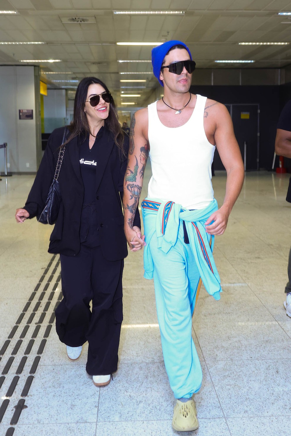 Luan Santana e Jade Magalhães no aeroporto — Foto: Clayton Felizardo/Brazil News