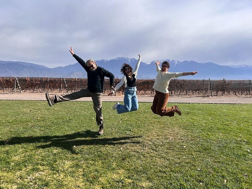Ernesto Paglia, Elisa e Sandra Annenberg em viagem de aniversário da jornalista — Foto: Reprodução/Instagram