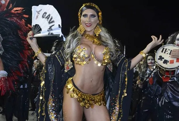 Ana Paula Minerato com musa da Gaviões da Fiel no Carnaval 2015