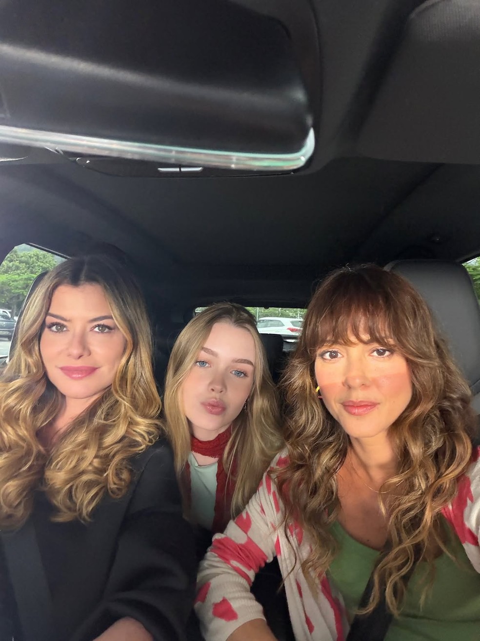Alinne Moraes, Pietra Quintela e Fernanda de Freitas nos bastidores de gravação de 'Por Você' — Foto: Reprodução/Instagram