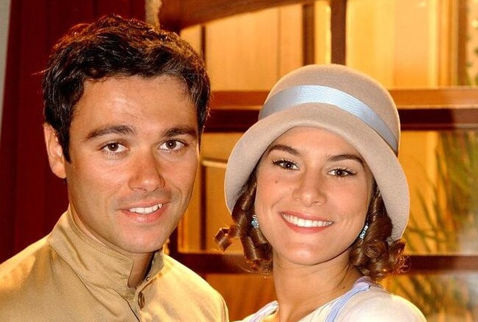 Angelo Paes Leme e Priscila Fantin, como Soldado Peixoto e Olga, em Chocolate com Pimenta (Globo, 2003) — Foto: Divulgação/TV Globo