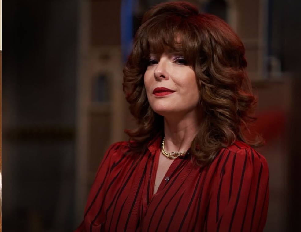 Regiane Alves caracterizada como Iris Abravanel no filme 'Silvio Santos Vem A&iacute;' &mdash; Foto: Divulga&ccedil;&atilde;o