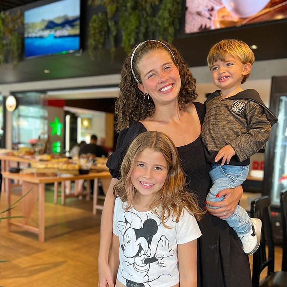 Debby Lagranha com os filhos — Foto: Reprodução/Instagram