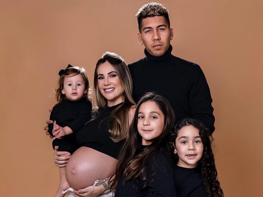 Roberto Firmino e Larissa Pereira são pais de quatro meninas