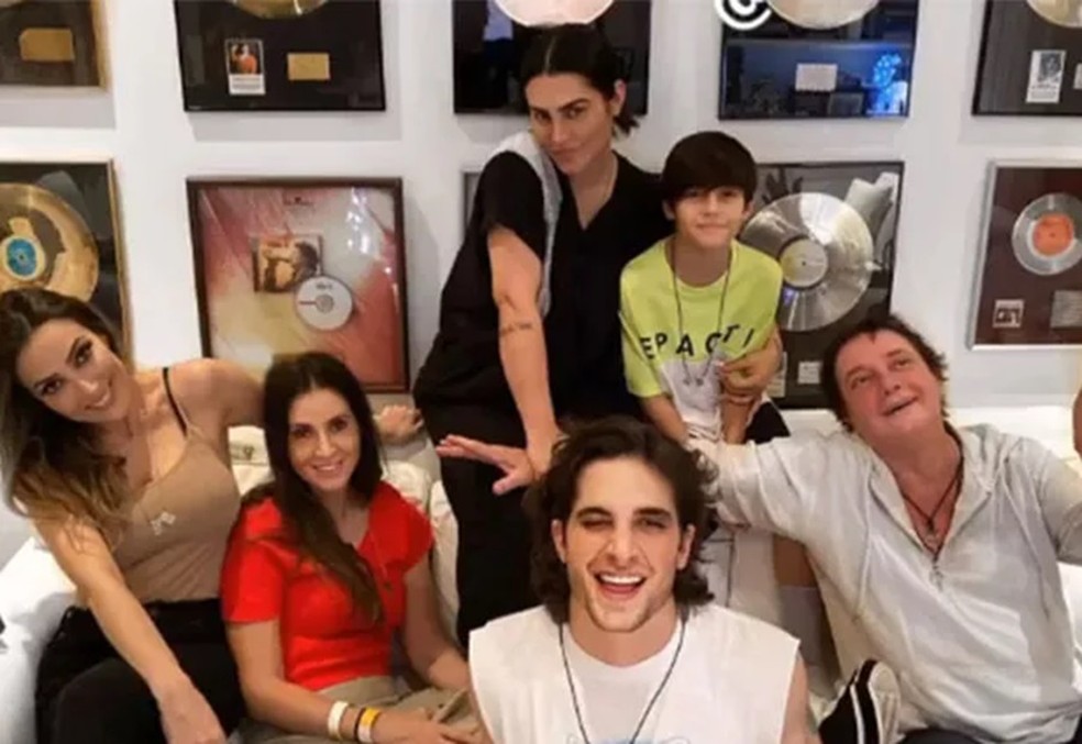 Cleo, Záion, Taoná, Krizia, Fiuk e Fábio Jr. em foto de 2019, durante comemoração antecipada de Natal — Foto: Reprodução/Instagram
