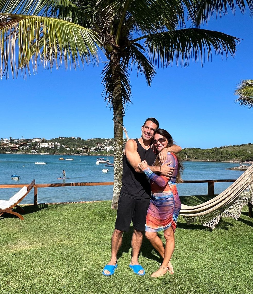 Em viagem com Isis Valverde, Marcus Buaiz exalta a sogra: 'Sorte a minha'