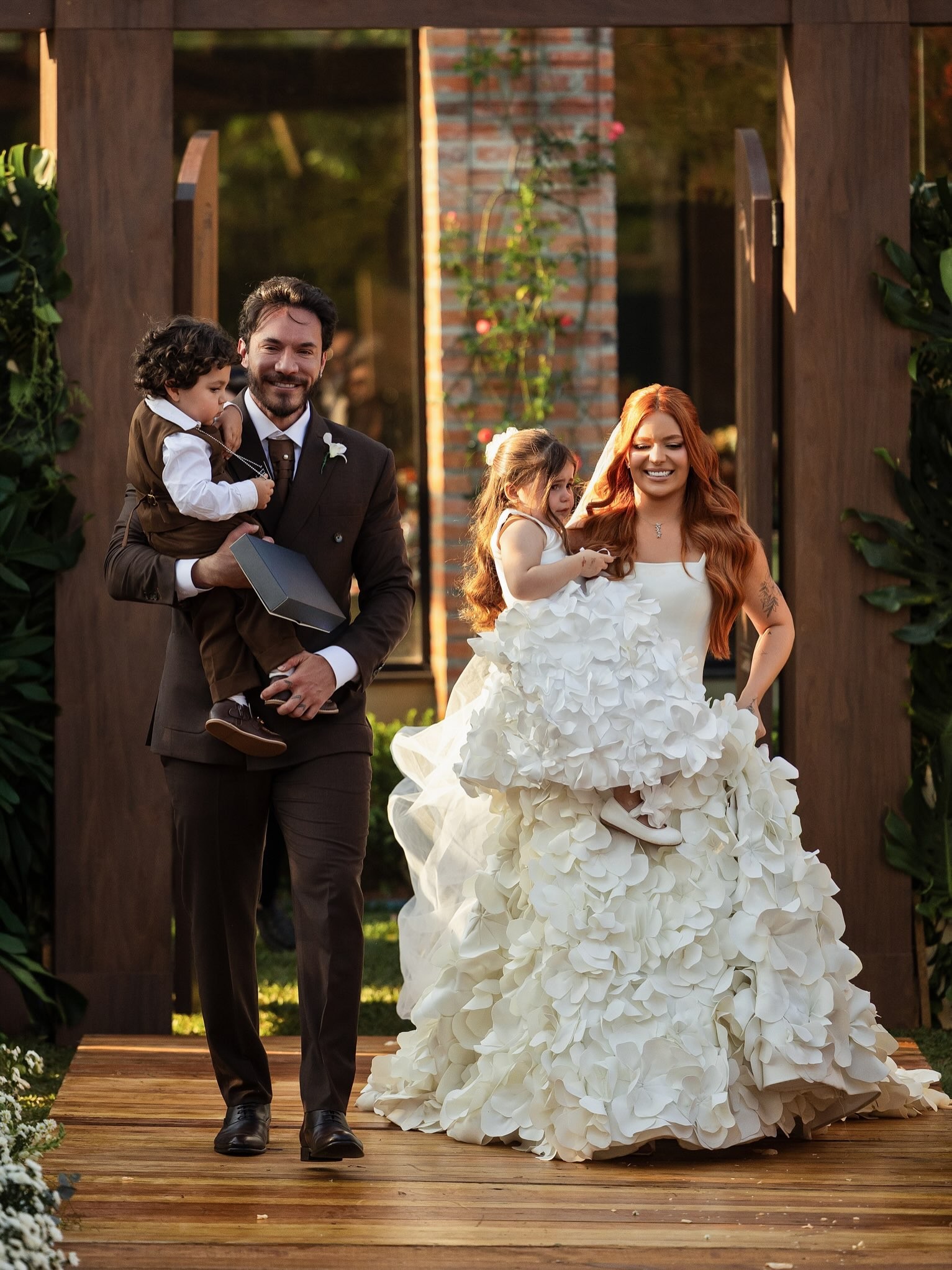 Viih Tube diz que Eliezer driblou perrengue no casamento: 
