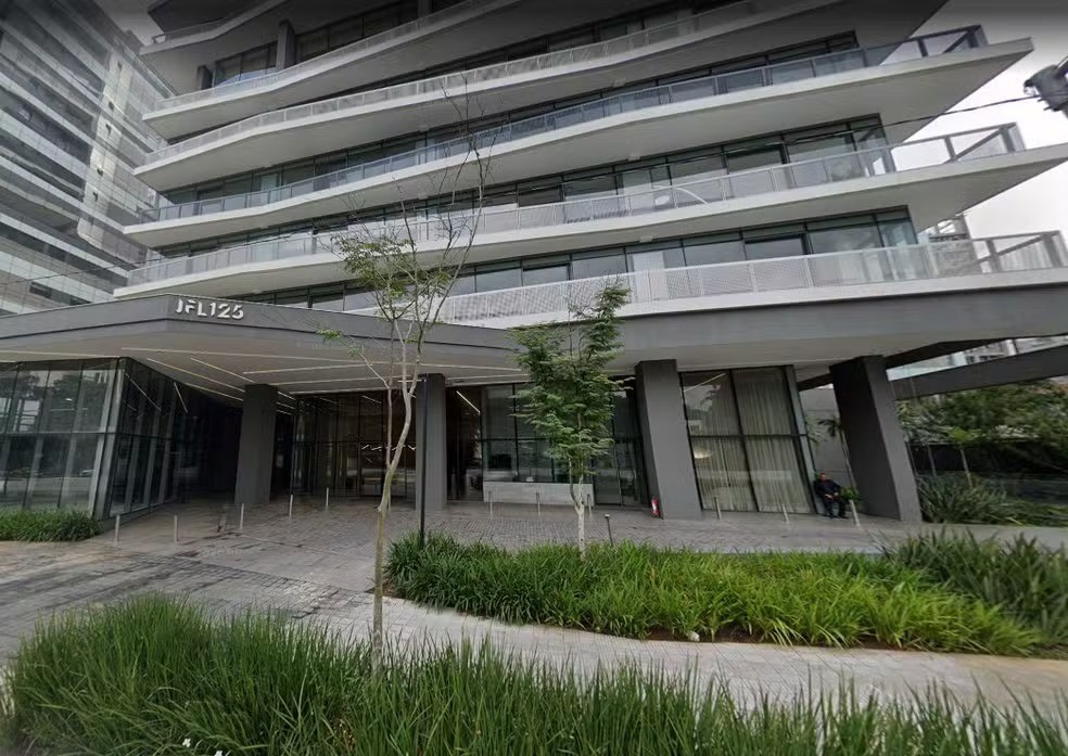 Fachada do prédio onde Arthur Aguiar tem dívida, em Pinheiros, Zona Oeste de São Paulo — Foto: Reprodução | Street View
