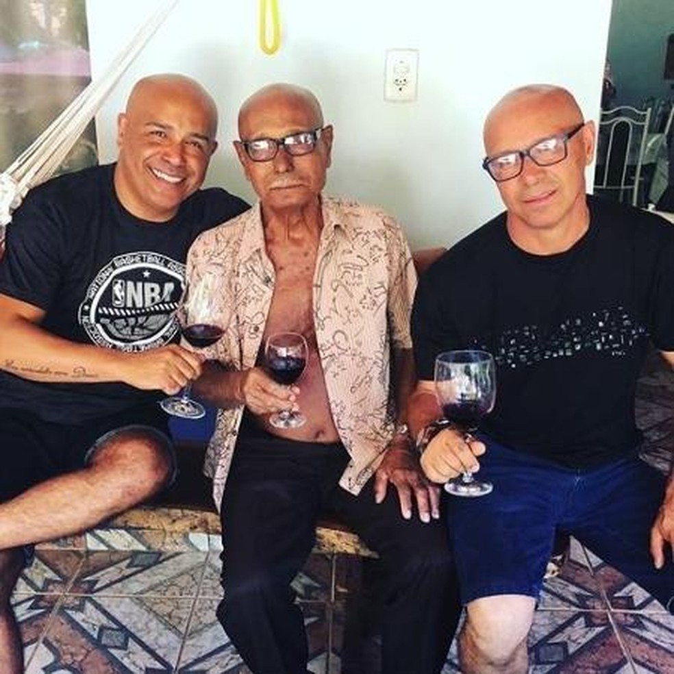 Rick (esq) com o pai Vítor (meio) e o irmao (dir) — Foto: Reprodução/Instagram