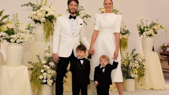 Miss Brasil Marthina Brandt renova votos com o marido na capela de casa; fotos Miss Brasil Marthina Brandt renova votos com o marido na capela de casa; fotos