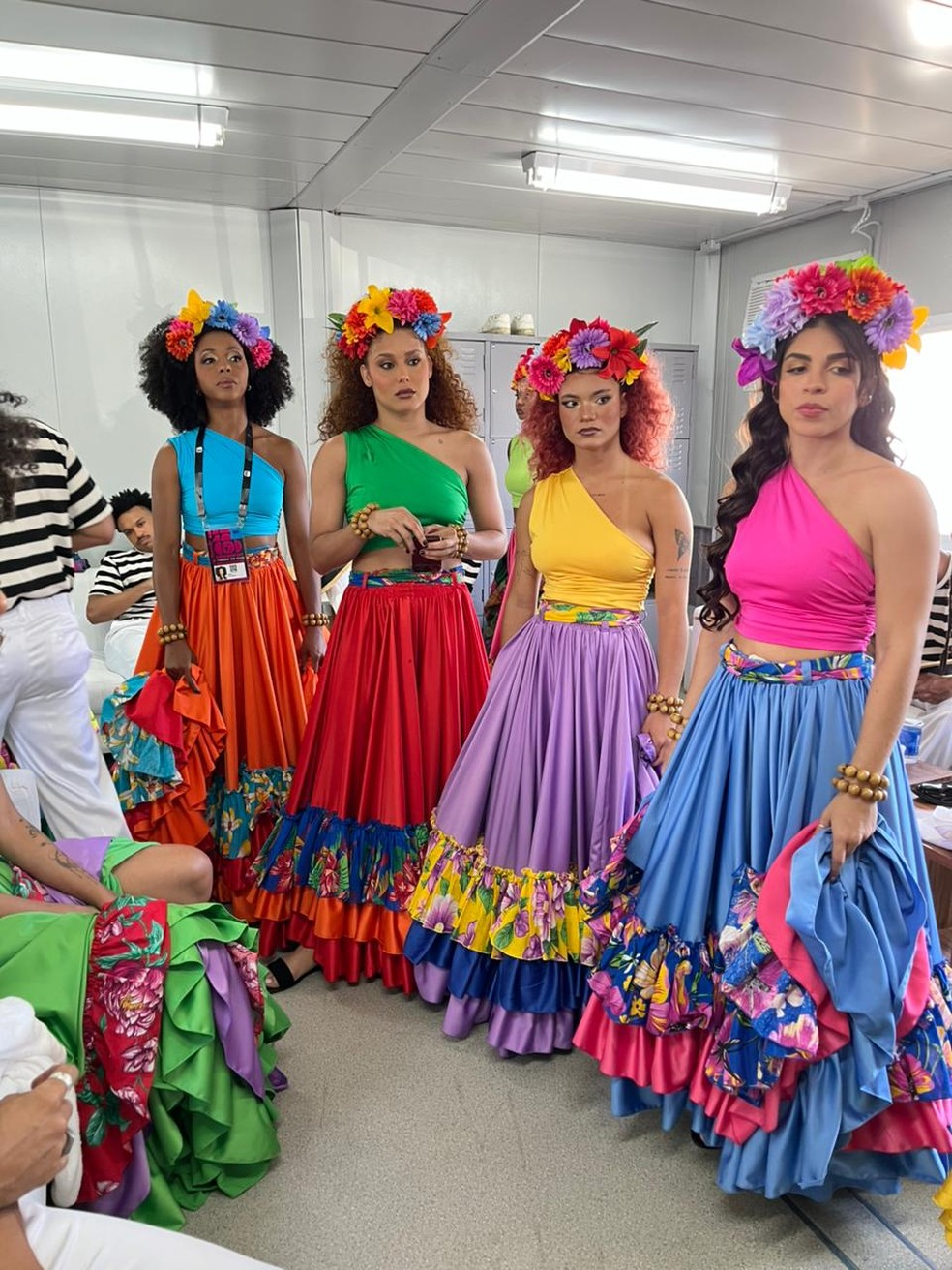 Bailarinos da Global Village fazem vários shows ao longo de toda a tarde — Foto: Divulgação