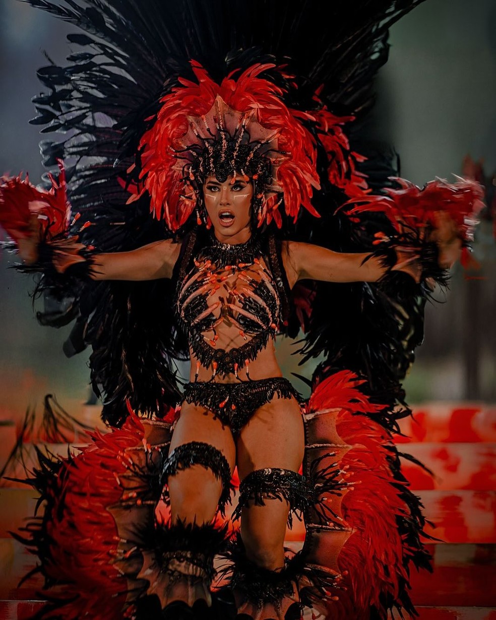 Isabelle Nogueira no lançamento das toadas do Boi Bumbá Garantido para 2025 — Foto: Reprodução/Instagram/@ofotografodasestrelasbr e @yasmincadore