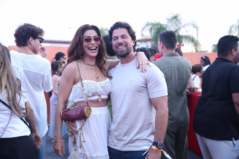 Juliana Paes com o marido — Foto: Daniel Pinheiro/BrazilNews