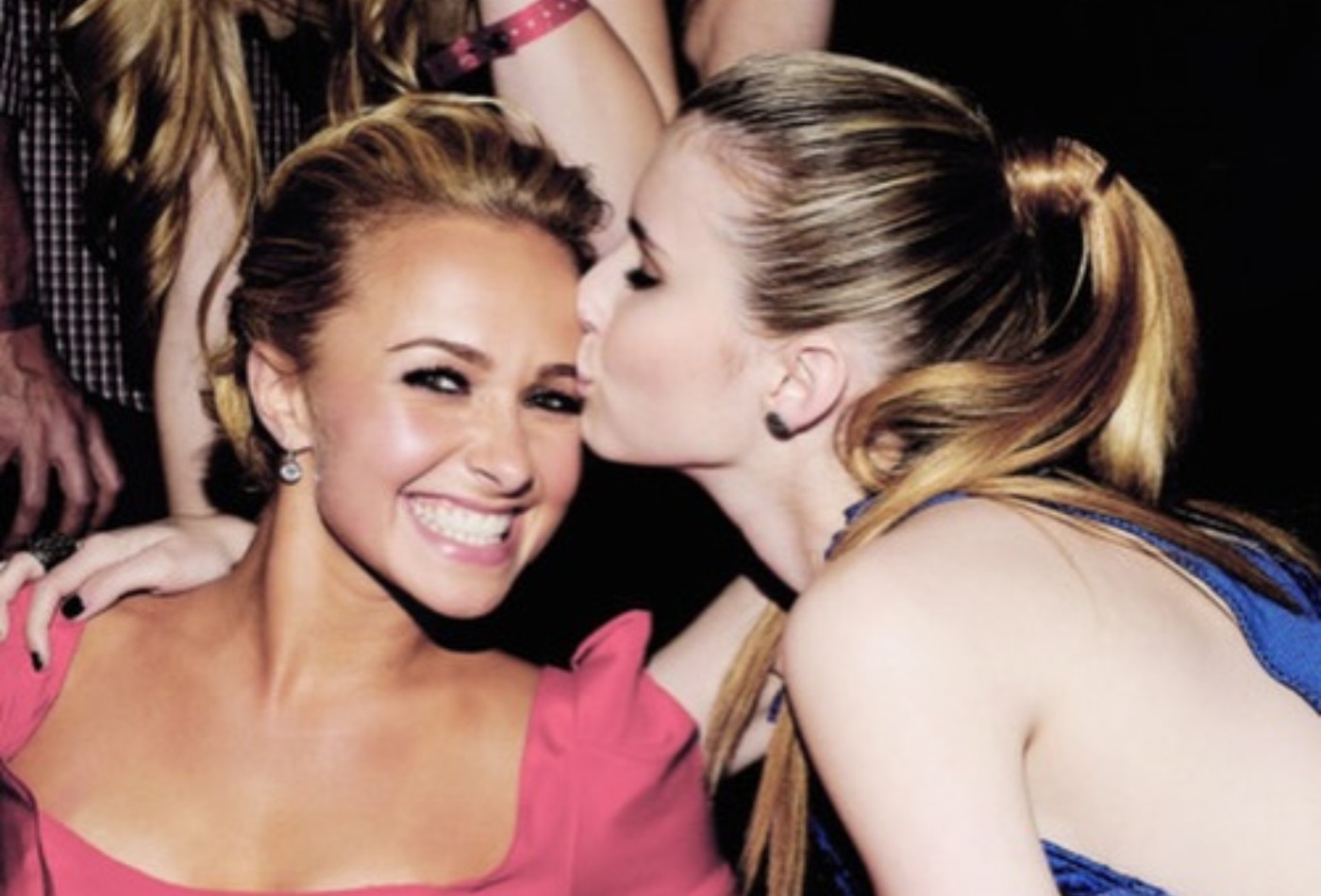 Emma Roberts presta homenagem a Hayden Panettiere