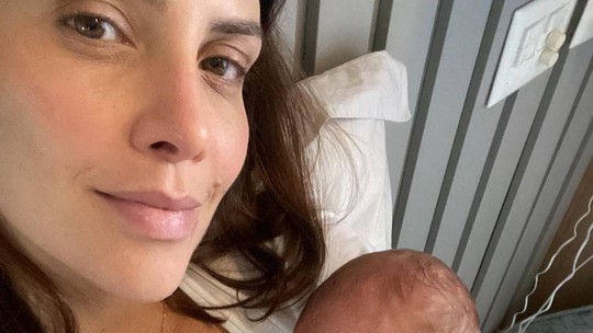 Camila Rodrigues faz forte desabafo sobre maternidade: "Feliz e exausta ao mesmo tempo" 