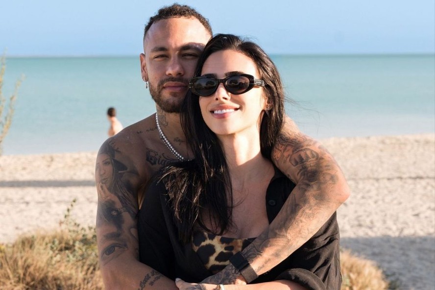 Bruna Biancardi se declara a Neymar após passeio romântico na praia: 'Amo você'