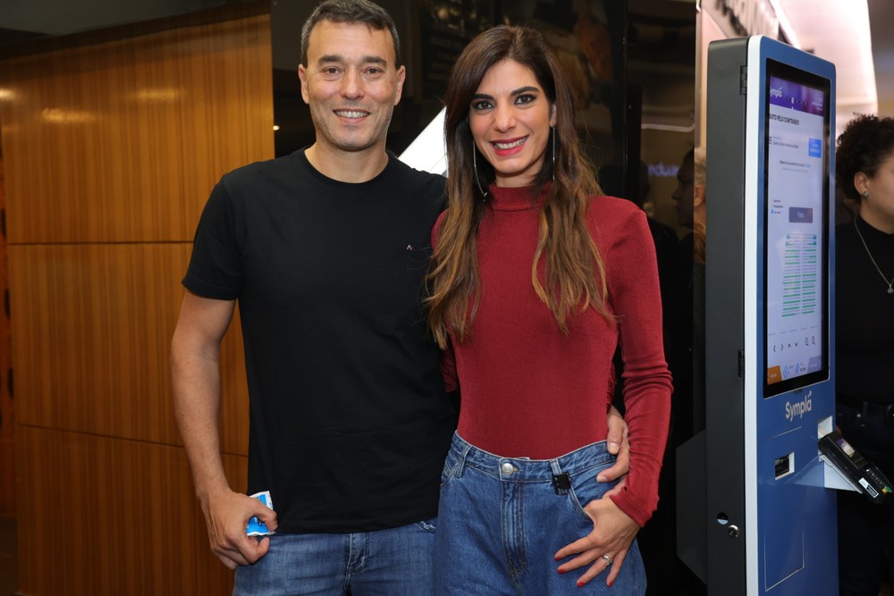 Andréia Sadi e André Rizek fazem aparição rara juntos em estreia de ...