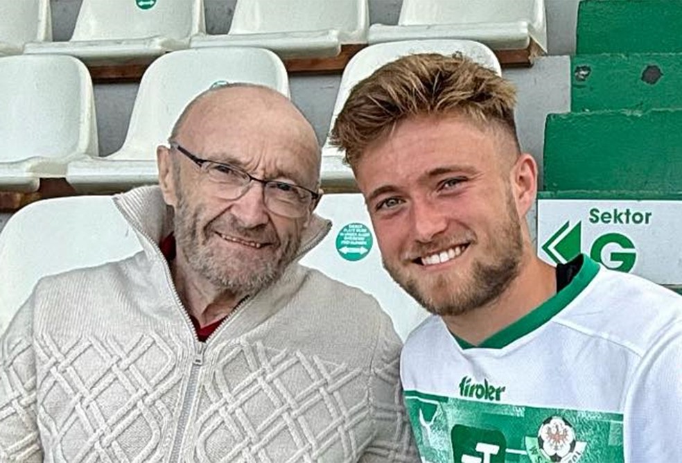 Phil Collins e o filho caçula, Mathew Collins, jogador de futebol do time WSG Tirol — Foto: Reprodução/Instagram