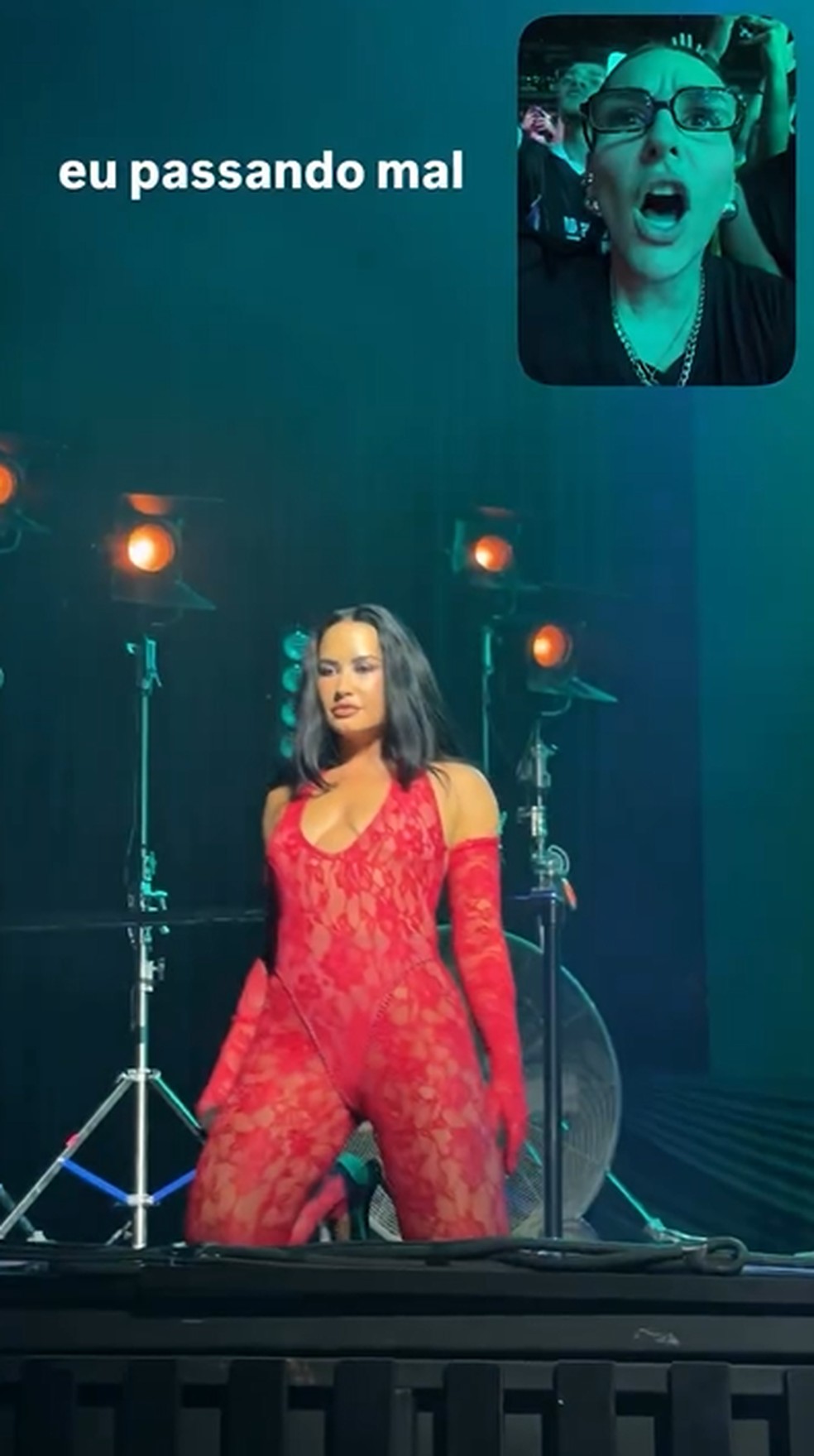 Kéfera no show de Demi Lovato — Foto: Reprodução/Instagram