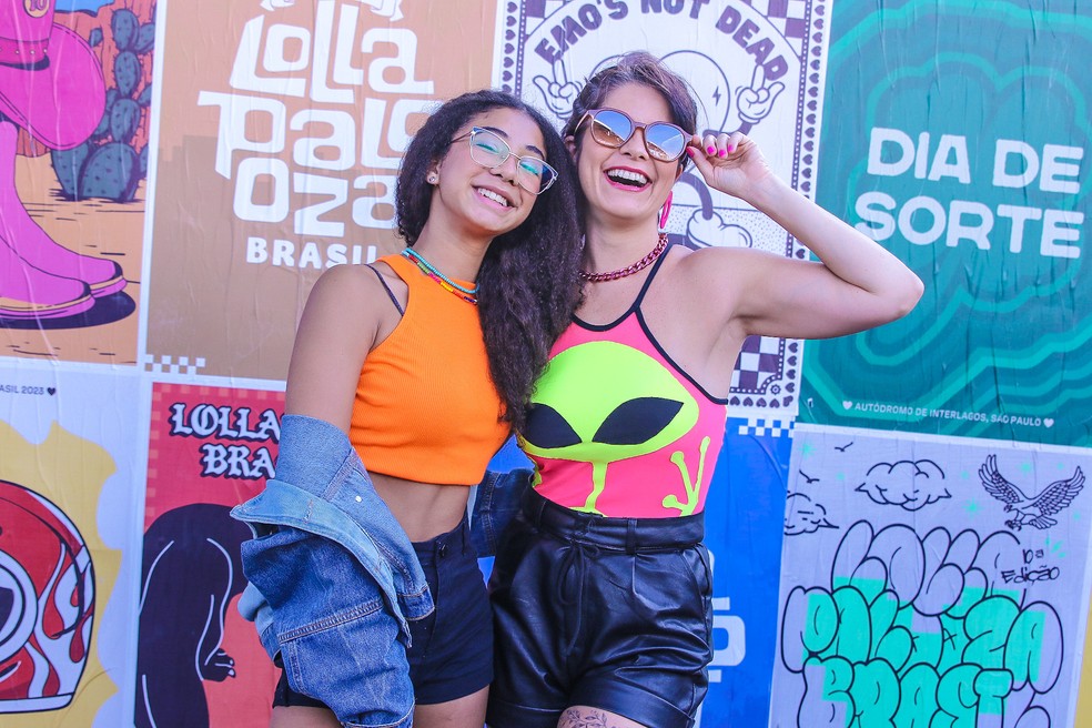 Samara Felippo e a filha, no Lollapalooza 2023 — Foto: Thiago Duran/BrazilNews 