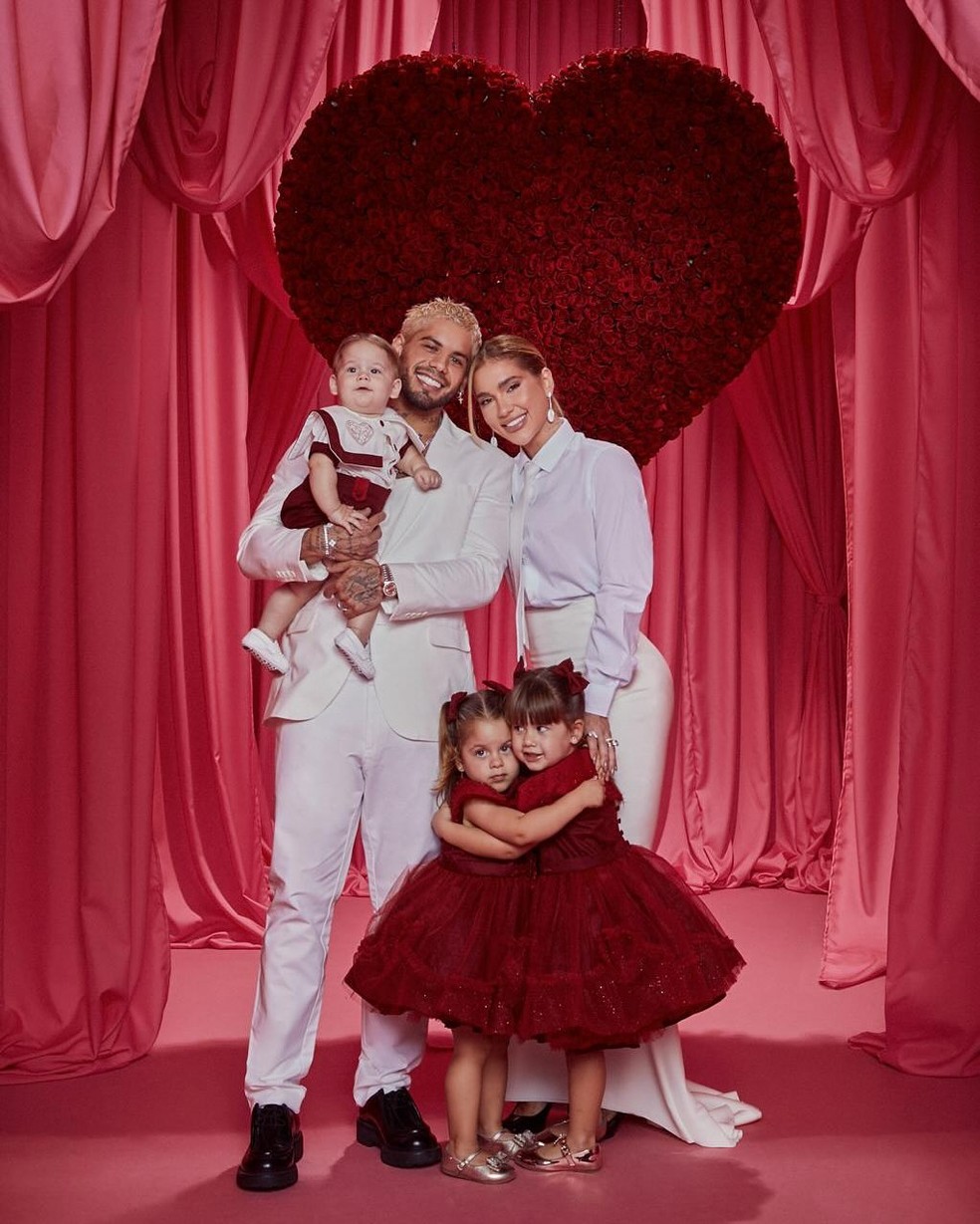 Zé Felipe e Virginia Fonseca com os filhos — Foto: Reprodução/Instagram
