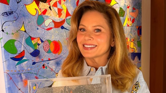 Vera Fischer ganha réplica de estrela da Calçada da Fama dos Estúdios Globo