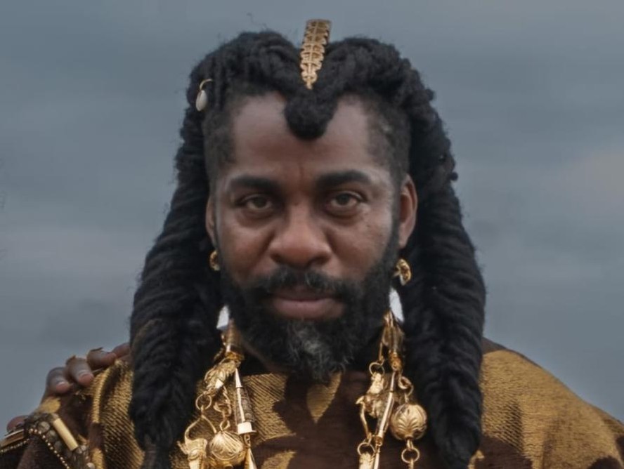 Lázaro Ramos, caracterizado como Jendal, seu personagem em 'A Nobreza do Amor'