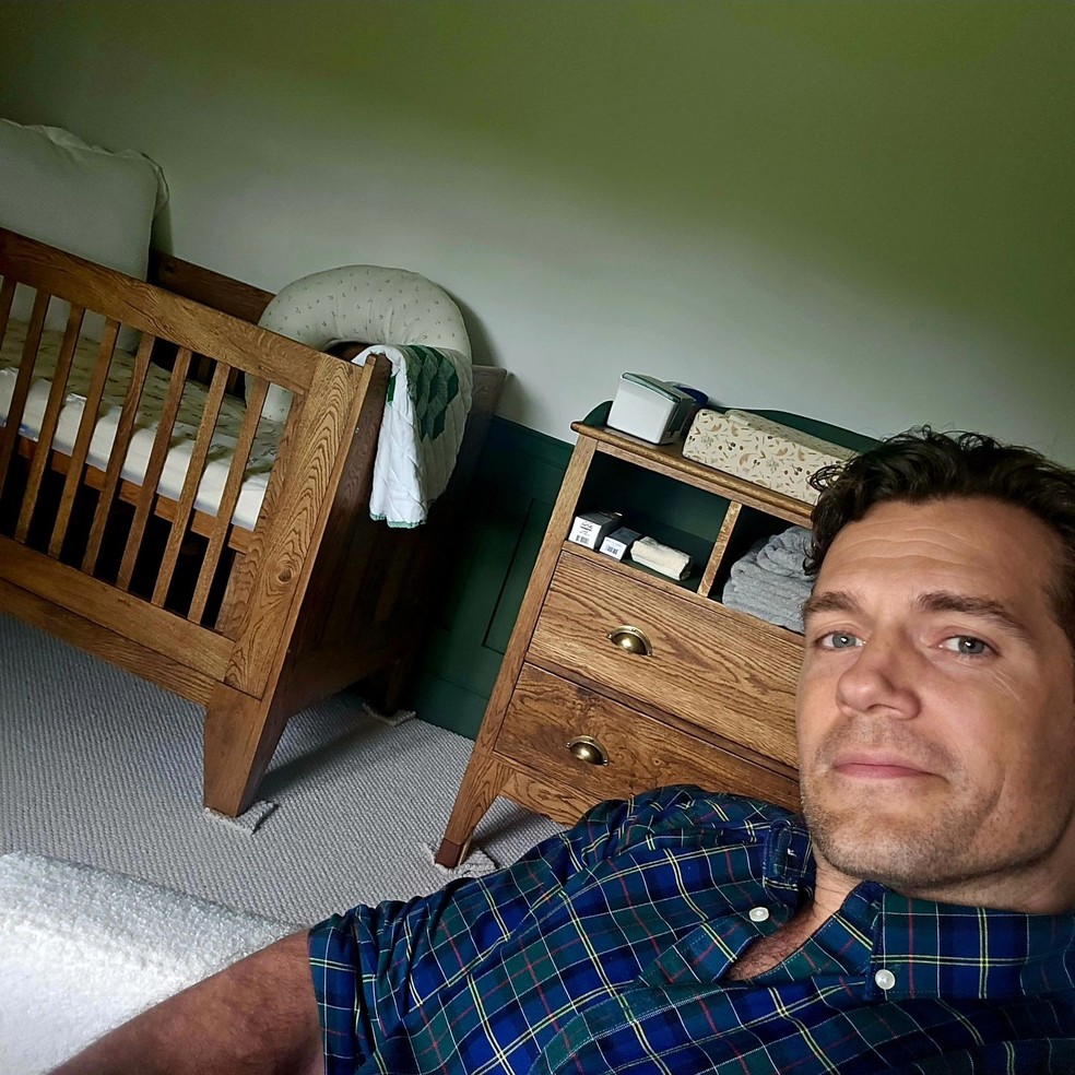 Henry Cavill mostra quarto do primeiro filho e fala sobre paternidade