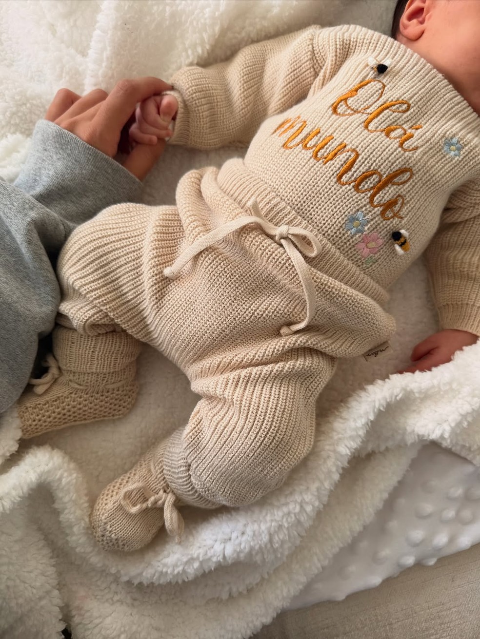 Bruna Biancardi abre álbum de fotos de vida em família com Neymar, Mavie e Mel — Foto: Reprodução/Instagram