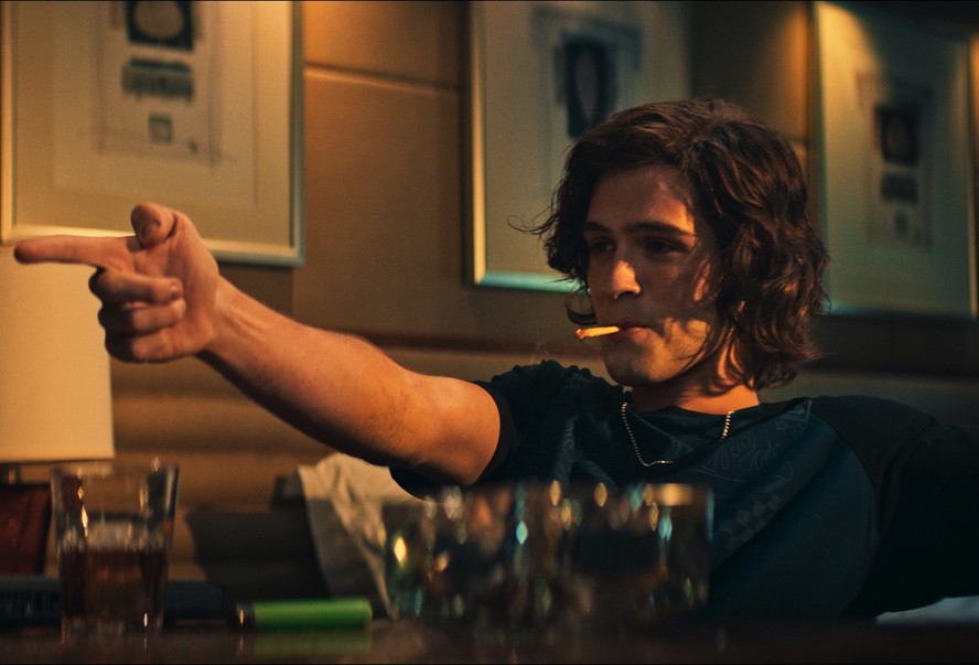 João Guilherme apanha feio no trailer de 'O Rei da Internet', filme ...