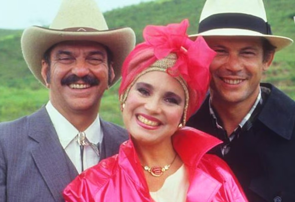 Sinhozinho Malta, Viúva Porcina e Roque Santeiro foram interpretados por Lima Duarte, Regina Duarte e José Wilker na novela de 1985 — Foto: TV Globo
