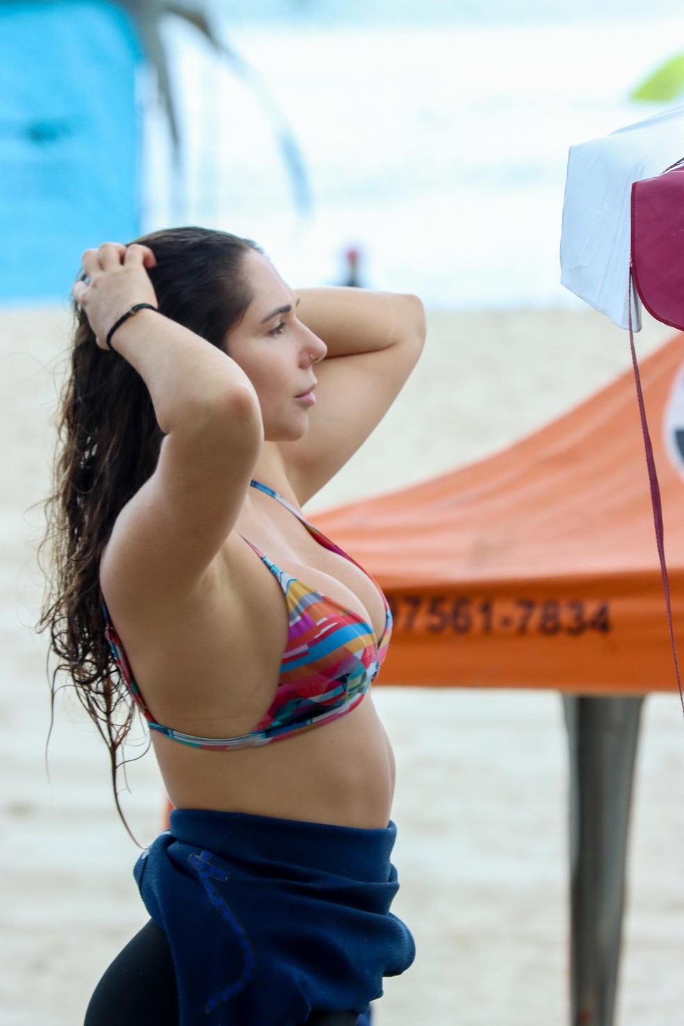 Carol Portaluppi em Ipanema — Foto: JC PEREIRA/ AGNEWS