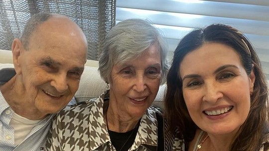 Fátima Bernardes comemora 81 anos da mãe, Eunice: 'Sempre bonita e elegante'