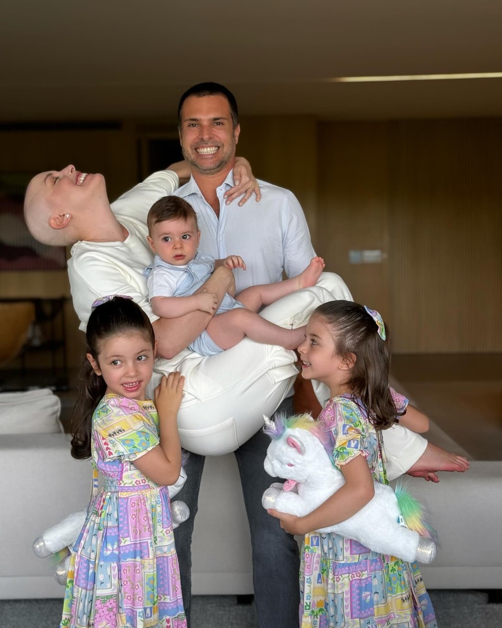 Fabiana Justus e a família — Foto: Reprodução/Instagram